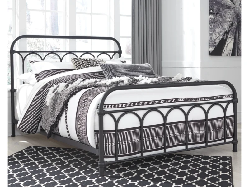 Nashburg Queen Metal Bed