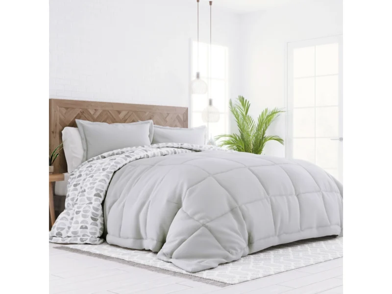 Home Collection Moonlight Stars Premium Down Alternative King 3-Piece Comforter Set
