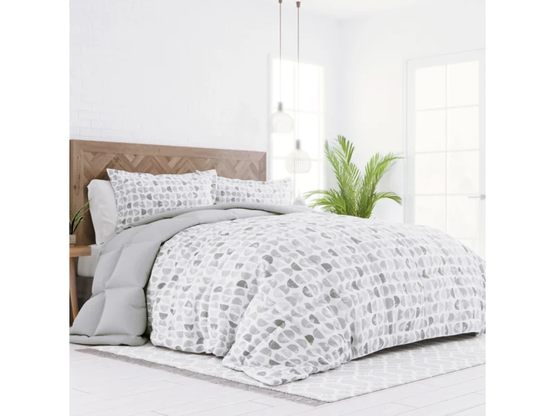 Home Collection Moonlight Stars Premium Down Alternative King 3-Piece Comforter Set - Image 2